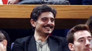 &Nu;έ&alpha; &pi;&epsilon;&iota;&theta;&alpha;&rho;&chi;&iota;&kappa;ή &delta;ί&omega;&xi;&eta; &kappa;&alpha;&tau;ά &Gamma;&iota;&alpha;&nu;&nu;&alpha;&kappa;ό&pi;&omicron;&upsilon;&lambda;&omicron;&upsilon;, &sigma;&tau;&omicron; "&mu;ά&tau;&iota;" &tau;&eta;&sigmaf; &Epsilon;&upsilon;&rho;&omega;&lambda;ί&gamma;&kappa;&alpha; &kappa;&alpha;&iota; &tau;&omicron; &Omicron;&Alpha;&Kappa;&Alpha;
