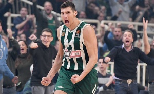 &Mu;ή&tau;&omicron;&gamma;&lambda;&omicron;&upsilon;: &laquo;&Mu;&alpha;&sigmaf; &tau;&alpha;&rho;&alpha;&kappa;&omicron;ύ&nu;&eta;&sigma;&epsilon; &eta; έ&lambda;&epsilon;&upsilon;&sigma;&eta; &tau;&omicron;&upsilon; &nu;έ&omicron;&upsilon; &pi;&rho;&omicron;&pi;&omicron;&nu;&eta;&tau;ή&raquo; (vid)