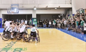 &Alpha;&pi;&omicron;&theta;έ&omega;&sigma;&eta; &gamma;&iota;&alpha; &tau;&eta;&nu; &omicron;&mu;ά&delta;&alpha; &mu;&pi;ά&sigma;&kappa;&epsilon;&tau; &mu;&epsilon; &alpha;&mu;&alpha;&xi;ί&delta;&iota;&omicron; (vid)