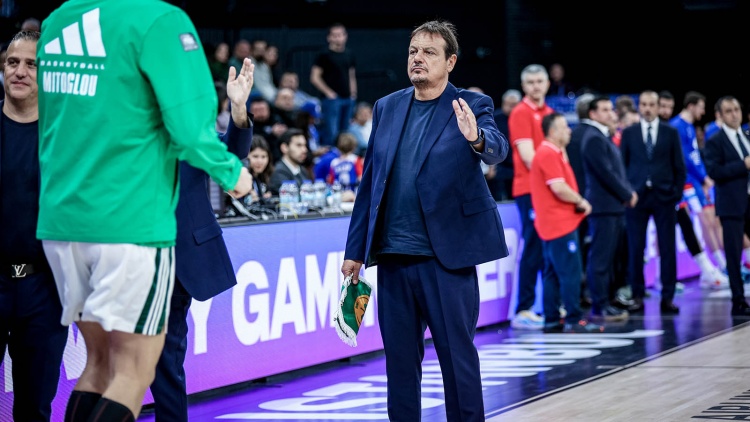 Ά&tau;&alpha;&mu;&alpha;&nu;: &laquo;&Pi;&alpha;ί&xi;&alpha;&mu;&epsilon; &sigma;&alpha;&nu; &mu;ί&alpha; &omicron;&mu;ά&delta;&alpha; &pi;&alpha;&iota;&delta;&iota;ώ&nu;&raquo;