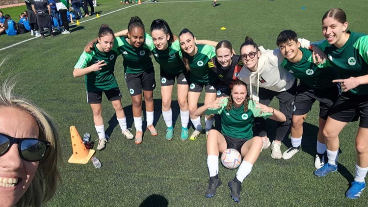 &Sigma;&upsilon;&mu;&mu;&epsilon;&tau;&epsilon;ί&chi;&epsilon; &sigma;&tau;&eta;&nu; &kappa;&alpha;&mu;&pi;ά&nu;&iota;&alpha; &tau;&eta;&sigmaf; FIFA &gamma;&iota;&alpha; &tau;&eta; &gamma;&upsilon;&nu;&alpha;ί&kappa;&alpha; &omicron; &Pi;&alpha;&nu;&alpha;&theta;&eta;&nu;&alpha;ϊ&kappa;ό&sigmaf;