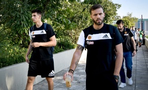 &Eta; ά&phi;&iota;&xi;&eta; &tau;&omicron;&upsilon; &Pi;&alpha;&nu;&alpha;&theta;&eta;&nu;&alpha;ϊ&kappa;&omicron;ύ &sigma;&tau;&omicron; &laquo;&Delta;. &Tau;ό&phi;&alpha;&lambda;&omicron;&sigmaf;&raquo; (pics)