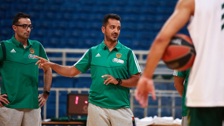 &Eta; &pi;&alpha;&rho;&alpha;&kappa;ά&mu;&epsilon;&rho;&alpha; &alpha;&pi;ό &tau;&eta; Media Day &tau;&omicron;&upsilon; &Pi;&alpha;&nu;&alpha;&theta;&eta;&nu;&alpha;ϊ&kappa;&omicron;ύ &sigma;&tau;&eta;&nu; &Epsilon;&upsilon;&rho;&omega;&lambda;ί&gamma;&kappa;&alpha; (vid)