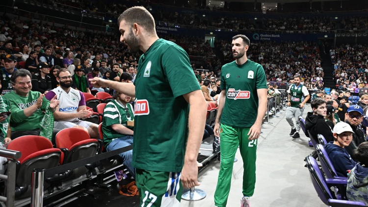 &Rho;&omicron;&gamma;&kappa;&alpha;&beta;ό&pi;&omicron;&upsilon;&lambda;&omicron;&sigmaf;: &laquo;&Delta;&iota;&pi;&lambda;ή &chi;&alpha;&rho;ά &eta; &nu;ί&kappa;&eta; &sigma;&tau;&eta;&nu; &Alpha;&upsilon;&sigma;&tau;&rho;&alpha;&lambda;ί&alpha; &ndash; &Epsilon;ί&delta;&alpha; &gamma;&iota;&alpha; &pi;&rho;ώ&tau;&eta; &phi;&omicron;&rho;ά &sigma;&upsilon;&gamma;&gamma;&epsilon;&nu;&epsilon;ί&sigmaf; &mu;&omicron;&upsilon;&raquo;