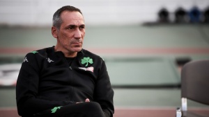 &Delta;ώ&nu;&eta;&sigmaf;: &laquo;&Delta;&epsilon;&nu; &kappa;ά&nu;&alpha;&mu;&epsilon; &pi;&omicron;&iota;&omicron;&tau;&iota;&kappa;ό &mu;&alpha;&tau;&sigmaf;&raquo;