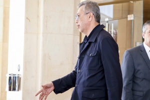 Έ&rho;&chi;&epsilon;&tau;&alpha;&iota; &kappa;&alpha;&iota; &pi;ά&lambda;&iota; &omicron; &Pi;&iota;&epsilon;&mu;&pi;&omicron;&nu;&gamma;&kappa;&sigma;ά&nu;&tau;