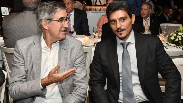&Mu;&pi;&epsilon;&rho;&tau;&omicron;&mu;έ&omicron;&upsilon;: &laquo;Έ&chi;&omega; &kappa;&alpha;&lambda;ή &sigma;&chi;έ&sigma;&eta; &mu;&epsilon; &tau;&omicron;&nu; &Delta;. &Gamma;&iota;&alpha;&nu;&nu;&alpha;&kappa;ό&pi;&omicron;&upsilon;&lambda;&omicron;&raquo;