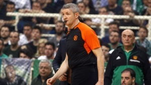 &Omicron; &Lambda;&alpha;&mu;ό&nu;&iota;&kappa;&alpha; &sigma;&tau;&eta; &delta;&iota;&alpha;&iota;&tau;&eta;&tau;&iota;&kappa;ή &tau;&rho;&iota;ά&delta;&alpha; &tau;&omicron;&upsilon; Game 3 (pic)