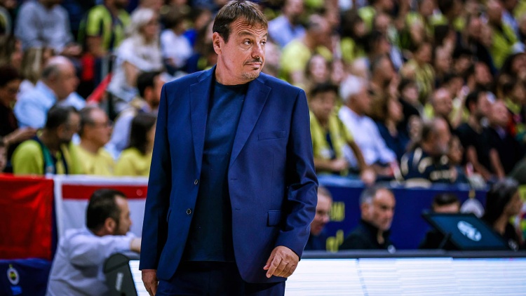 Ά&tau;&alpha;&mu;&alpha;&nu;: &laquo;&Eta; &Phi;&epsilon;&nu;έ&rho; &theta;&alpha; &mu;&pi;&omicron;&rho;&omicron;ύ&sigma;&epsilon; &nu;&alpha; &epsilon;ί&chi;&epsilon; &tau;&epsilon;&lambda;&epsilon;&iota;ώ&sigma;&epsilon;&iota; &tau;&omicron; &mu;&alpha;&tau;&sigmaf;, &alpha;&lambda;&lambda;ά &omicron; &eta;&gamma;έ&tau;&eta;&sigmaf; &Sigma;&lambda;&omicron;ύ&kappa;&alpha;&sigmaf; &pi;ή&rho;&epsilon; &tau;&eta;&nu; &mu;&pi;&alpha;&gamma;&kappa;έ&tau;&alpha;&raquo;