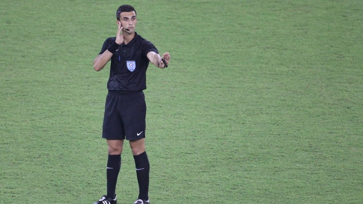 &Alpha;&upsilon;&tau;ό&sigmaf; &sigma;&phi;&upsilon;&rho;ί&zeta;&epsilon;&iota; &sigma;&tau;&omicron; &Lambda;&alpha;&mu;ί&alpha; - &Pi;&alpha;&nu;&alpha;&theta;&eta;&nu;&alpha;ϊ&kappa;ό&sigmaf;