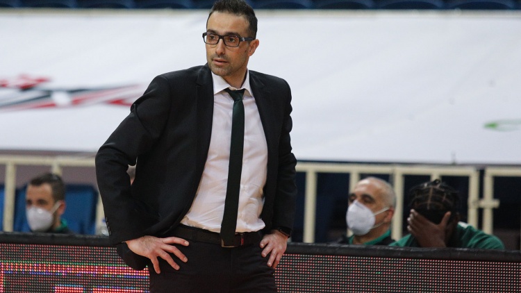 &Chi;&alpha;&rho;&alpha;&lambda;&alpha;&mu;&pi;ί&delta;&eta;&sigmaf;: &laquo;&Tau;&alpha; &pi;&alpha;&iota;&delta;&iota;ά &pi;&rho;έ&pi;&epsilon;&iota; &nu;&alpha; &sigma;&upsilon;&nu;&epsilon;&chi;ί&sigma;&omicron;&upsilon;&nu; έ&tau;&sigma;&iota;&raquo;