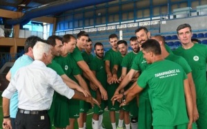 Έ&kappa;&alpha;&nu;&epsilon; &epsilon;&kappa;&kappa;ί&nu;&eta;&sigma;&eta; &tau;&omicron; &alpha;&nu;&delta;&rho;&iota;&kappa;ό &beta;ό&lambda;&epsilon;ϊ
