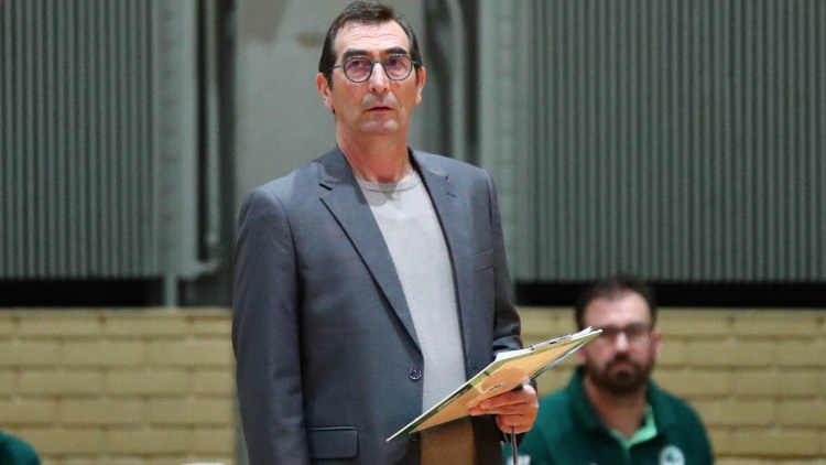 &Alpha;&nu;&delta;&rho;&epsilon;ό&pi;&omicron;&upsilon;&lambda;&omicron;&sigmaf;: &laquo;&Pi;&epsilon;&rho;&iota;&mu;έ&nu;&omicron;&upsilon;&mu;&epsilon; &tau;&omicron;&nu; &Beta;&alpha;&nu; &Gamma;&kappa;ά&rho;&nu;&tau;&epsilon;&nu;&epsilon;&rho;, &theta;έ&lambda;&omicron;&upsilon;&mu;&epsilon; &nu;&alpha; &pi;&alpha;ί&zeta;&omicron;&upsilon;&mu;&epsilon; &sigma;&epsilon; &alpha;&upsilon;&tau;ό &tau;&omicron; &epsilon;&pi;ί&pi;&epsilon;&delta;&omicron;&raquo;