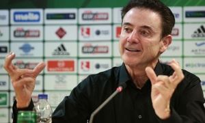 &Mu;ί&lambda;&eta;&sigma;&epsilon; &gamma;&iota;&alpha; &tau;&omicron;&nu; &Kappa;ό&mu;&pi;&iota; &epsilon;&kappa;&phi;&omega;&nu;ώ&nu;&tau;&alpha;&sigmaf; &tau;&omicron;&nu; &lambda;ό&gamma;&omicron; &tau;&omicron;&upsilon; &omicron; &Pi;&iota;&tau;ί&nu;&omicron; (vid)
