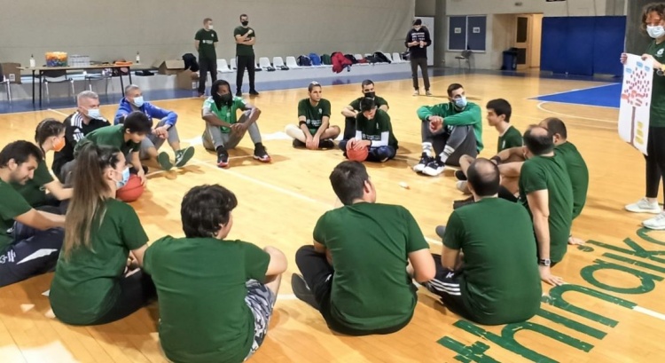 &Mu;&iota;&alpha; &omicron;&mu;ά&delta;&alpha; &eta; &Kappa;&Alpha;&Epsilon; &Pi;&alpha;&nu;&alpha;&theta;&eta;&nu;&alpha;ϊ&kappa;ό&sigmaf; &kappa;&alpha;&iota; &tau;&alpha; Special Olympics Hellas (pics)