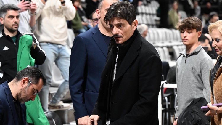 &Sigma;&tau;&omicron; &Alpha;&sigma;&tau;&rho;&omicron;&mu;&pi;ά&lambda; &gamma;&iota;&alpha; &tau;&omicron; &Beta;&iota;&lambda;&epsilon;&rho;&mu;&pi;ά&nu;-&Pi;&alpha;&nu;&alpha;&theta;&eta;&nu;&alpha;ϊ&kappa;ό&sigmaf; &omicron; &Delta;. &Gamma;&iota;&alpha;&nu;&nu;&alpha;&kappa;ό&pi;&omicron;&upsilon;&lambda;&omicron;&sigmaf;