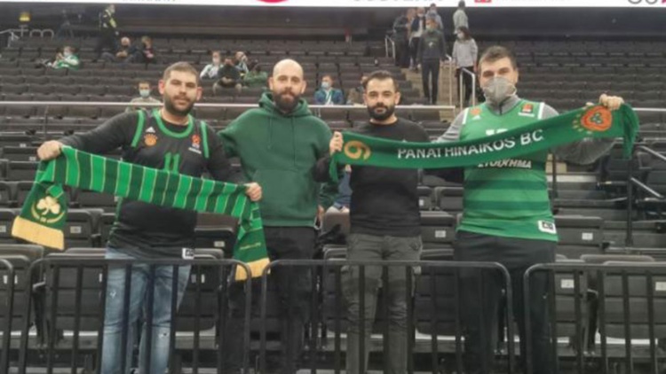 &Mu;&epsilon; &tau;&omicron;&nu; &kappa;ό&sigma;&mu;&omicron; &sigma;&tau;&omicron; &pi;&lambda;&epsilon;&upsilon;&rho;ό &tau;&omicron;&upsilon; &sigma;&tau;&omicron; &Kappa;ά&omicron;&upsilon;&nu;&alpha;&sigmaf; &omicron; &Pi;&alpha;&nu;&alpha;&theta;&eta;&nu;&alpha;ϊ&kappa;ό&sigmaf; (pic)