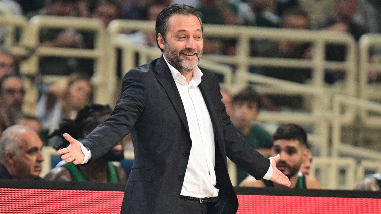 &Sigma;&epsilon;&rho;έ&lambda;&eta;&sigmaf;: &laquo;&Pi;&rho;έ&pi;&epsilon;&iota; &nu;&alpha; &gamma;ί&nu;&omicron;&upsilon;&mu;&epsilon; &pi;&iota;&omicron; &sigma;&kappa;&lambda;&eta;&rho;&omicron;ί&raquo;