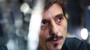 &Sigma;&tau;&omicron; &Omicron;&Alpha;&Kappa;&Alpha; &omicron; &Gamma;&iota;&alpha;&nu;&nu;&alpha;&kappa;ό&pi;&omicron;&upsilon;&lambda;&omicron;&sigmaf; &mu;ί&lambda;&eta;&sigma;&epsilon; &sigma;&tau;&omicron;&upsilon;&sigmaf; &pi;&alpha;ί&kappa;&tau;&epsilon;&sigmaf;