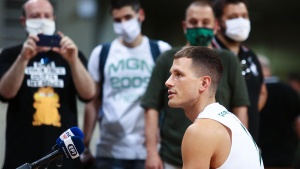 &Nu;έ&nu;&tau;&omicron;&beta;&iota;&tau;&sigmaf;: &laquo;&Theta;έ&lambda;&omega; &nu;&alpha; &epsilon;ί&mu;&alpha;&iota; έ&nu;&alpha;&sigmaf; &alpha;&pi;ό &tau;&omicron;&upsilon;&sigmaf; &pi;&rho;&omega;&tau;&alpha;&gamma;&omega;&nu;&iota;&sigma;&tau;έ&sigmaf;&raquo;