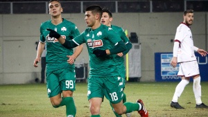 &Omicron; &Mu;&pi;&omicron;&upsilon;&zeta;&omicron;ύ&kappa;&eta;&sigmaf; &mu;έ&nu;&epsilon;&iota; &sigma;&pi;ί&tau;&iota; &beta;&lambda;έ&pi;&omicron;&nu;&tau;&alpha;&sigmaf;... Panathinaikos (vid)