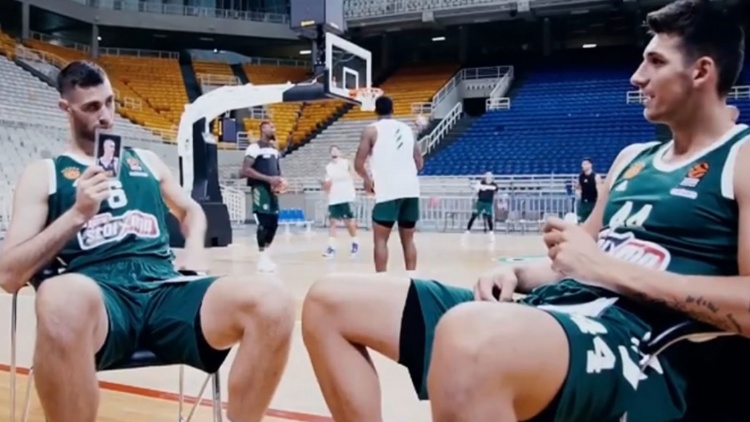 &Pi;&alpha;&pi;&alpha;&gamma;&iota;ά&nu;&nu;&eta;&sigmaf; &kappa;&alpha;&iota; &Mu;ή&tau;&omicron;&gamma;&lambda;&omicron;&upsilon;... &mu;&alpha;&nu;&tau;&epsilon;ύ&omicron;&upsilon;&nu; &pi;&omicron;&iota;&omicron;&sigmaf; (vid)