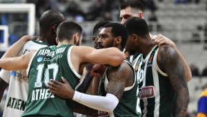 &Alpha;&upsilon;&tau;&omicron;ί &sigma;&phi;&upsilon;&rho;ί&zeta;&omicron;&upsilon;&nu; &tau;&omicron;&nu; &Pi;&alpha;&nu;&alpha;&theta;&eta;&nu;&alpha;ϊ&kappa;ό &sigma;&tau;&omicron; &Mu;&iota;&lambda;ά&nu;&omicron; (pic)