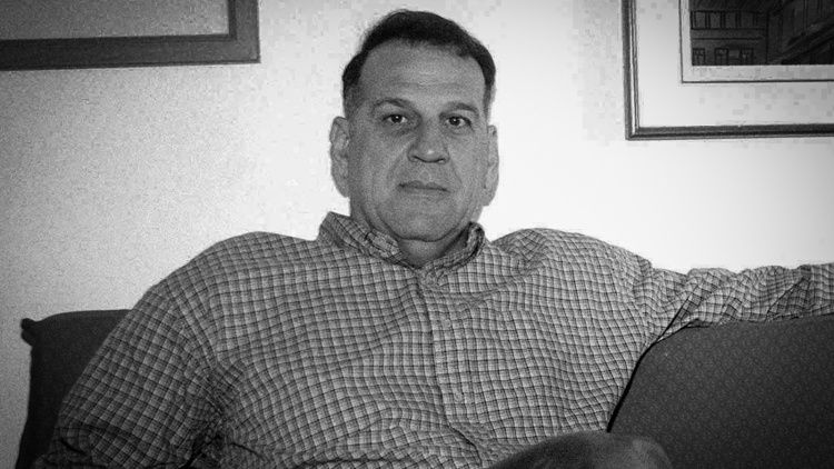 Έ&phi;&upsilon;&gamma;&epsilon; &omicron; &Beta;&alpha;&sigma;ί&lambda;&eta;&sigmaf; &Gamma;&kappa;&omicron;ύ&mu;&alpha;&sigmaf;, &sigma;&upsilon;&lambda;&lambda;&upsilon;&pi;&eta;&tau;ή&rho;&iota;&alpha; &alpha;&pi;ό &tau;&eta;&nu; &Kappa;&Alpha;&Epsilon; &Pi;&alpha;&nu;&alpha;&theta;&eta;&nu;&alpha;ϊ&kappa;ό&sigmaf; (pic)