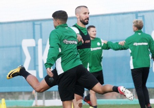 &Epsilon;&kappa;&tau;ό&sigmaf; &omicron; &Mu;&omicron;&lambda;ί&nu;&sigmaf; &kappa;&alpha;&iota; &omicron;&iota; &delta;&iota;&epsilon;&theta;&nu;&epsilon;ί&sigmaf;