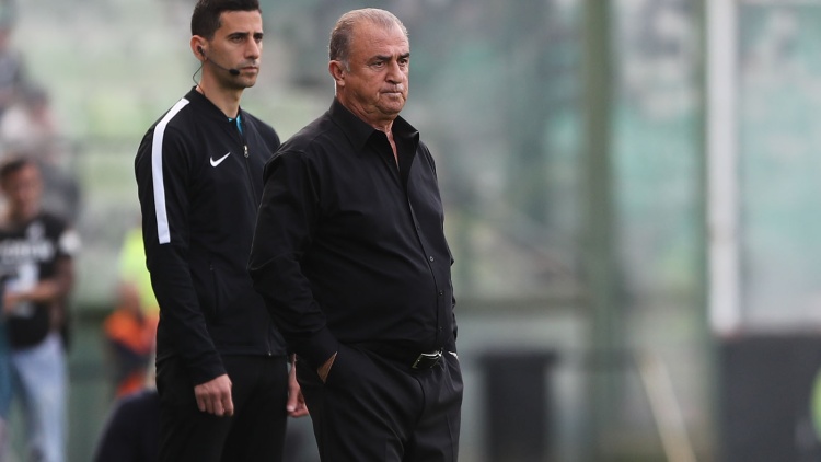 &Tau;&epsilon;&rho;ί&mu;: &laquo;&Tau;&omicron; &pi;&rho;&omega;&tau;ά&theta;&lambda;&eta;&mu;&alpha; &tau;&eta;&sigmaf; &Epsilon;&lambda;&lambda;ά&delta;&alpha;&sigmaf; &delta;&epsilon;&nu; &alpha;&xi;ί&zeta;&epsilon;&iota; &tau;έ&tau;&omicron;&iota;&epsilon;&sigmaf; &delta;&iota;&alpha;&iota;&tau;&eta;&sigma;ί&epsilon;&sigmaf;&raquo;