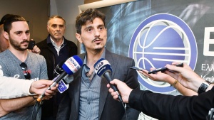 &Gamma;&iota;&alpha;&nu;&nu;&alpha;&kappa;ό&pi;&omicron;&upsilon;&lambda;&omicron;&sigmaf;: &laquo;&Pi;&rho;ό&beta;&lambda;&eta;&mu;&alpha; &omicron; &Omicron;&lambda;&upsilon;&mu;&pi;&iota;&alpha;&kappa;ό&sigmaf;, &upsilon;&pi;&omicron;&delta;&omicron;&chi;ή &mu;&epsilon; 40ά&rho;&alpha;&raquo;