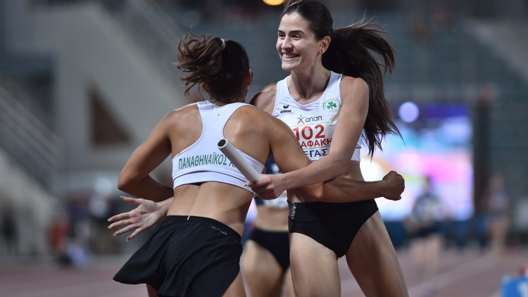 &Omicron; &Pi;&alpha;&nu;&alpha;&theta;&eta;&nu;&alpha;ϊ&kappa;ό&sigmaf; &pi;&rho;&omega;&tau;&alpha;&theta;&lambda;&eta;&tau;ή&sigmaf; &sigma;&tau;&omicron; &Delta;&iota;&alpha;&sigma;&upsilon;&lambda;&lambda;&omicron;&gamma;&iota;&kappa;ό &Alpha;&theta;ή&nu;&alpha;&sigmaf; &sigma;&epsilon; ά&nu;&delta;&rho;&epsilon;&sigmaf; &kappa;&alpha;&iota; &gamma;&upsilon;&nu;&alpha;ί&kappa;&epsilon;&sigmaf;