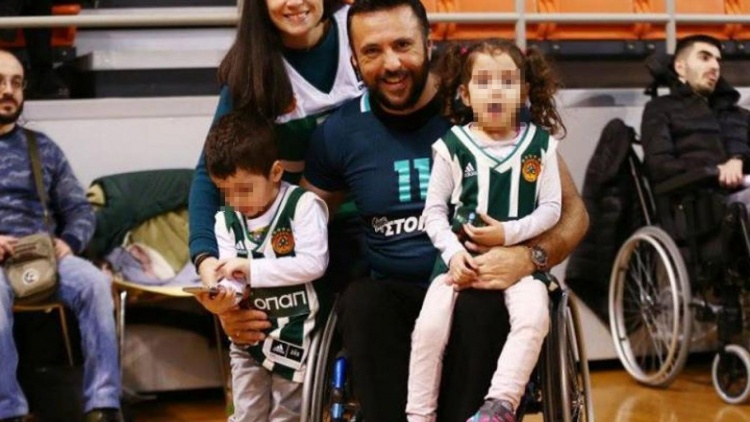 &laquo;&Pi;&rho;ά&sigma;&iota;&nu;&omicron;&sigmaf;&raquo; &omicron; &Chi;&rho;&iota;&sigma;&tau;ό&phi;&omicron;&rho;&omicron;&sigmaf; &kappa;&alpha;&iota; &sigma;&tau;&omicron; &mu;&pi;ά&sigma;&kappa;&epsilon;&tau; &mu;&epsilon; &alpha;&mu;&alpha;&xi;ί&delta;&iota;&omicron;!