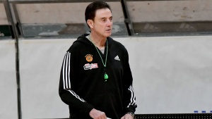 &Pi;&iota;&tau;ί&nu;&omicron;: &laquo;&Eta; ά&mu;&upsilon;&nu;&alpha; &theta;&alpha; &kappa;&rho;ί&nu;&epsilon;&iota; &tau;&omicron;&nu; &nu;&iota;&kappa;&eta;&tau;ή &sigma;&tau;&omicron; &nu;&tau;έ&rho;&mu;&pi;&iota;&raquo;