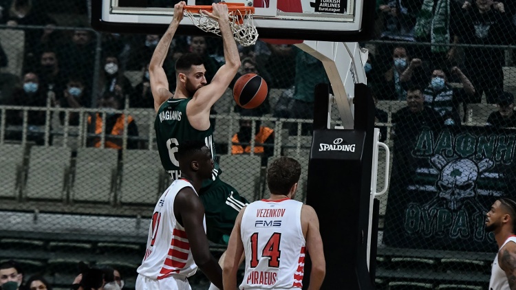 Euroleague: &Mu;&epsilon; &Pi;&alpha;&pi;&alpha;&gamma;&iota;ά&nu;&nu;&eta; &tau;&omicron; Top 10 &tau;&omicron;&upsilon; &Delta;&epsilon;&kappa;&epsilon;&mu;&beta;&rho;ί&omicron;&upsilon; (vid)