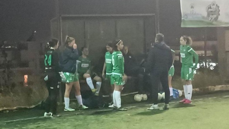 Futsal &Gamma;&upsilon;&nu;&alpha;&iota;&kappa;ώ&nu;: &Sigma;&tau;&alpha; &eta;&mu;&iota;&tau;&epsilon;&lambda;&iota;&kappa;ά &tau;&omicron;&upsilon; &Kappa;&upsilon;&pi;έ&lambda;&lambda;&omicron;&upsilon; o &Pi;&alpha;&nu;&alpha;&theta;&eta;&nu;&alpha;ϊ&kappa;ό&sigmaf;!