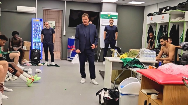 Ά&tau;&alpha;&mu;&alpha;&nu;: &laquo;&Kappa;ά&nu;&alpha;&mu;&epsilon; &sigma;&pi;&omicron;&upsilon;&delta;&alpha;ί&omicron; &pi;&alpha;&iota;&chi;&nu;ί&delta;&iota;, &alpha;&lambda;&lambda;ά &delta;&epsilon;&nu; έ&chi;&epsilon;&iota; &kappa;&alpha;&mu;ί&alpha; &sigma;&eta;&mu;&alpha;&sigma;ί&alpha; &gamma;&iota;&alpha; &tau;&eta;&nu; &Mu;&pi;&alpha;&sigma;&kappa;ό&nu;&iota;&alpha;&raquo;