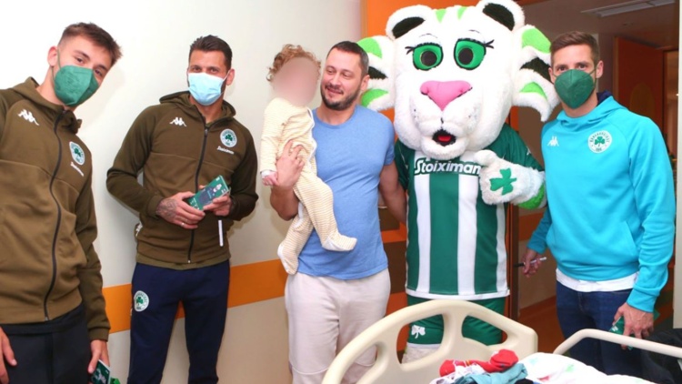 &Epsilon;&pi;ί&sigma;&kappa;&epsilon;&psi;&eta; &sigma;&tau;&omicron; &laquo;&Mu;&eta;&tau;έ&rho;&alpha;&raquo; &alpha;&pi;ό &tau;&omicron;&nu; &Pi;&alpha;&nu;&alpha;&theta;&eta;&nu;&alpha;ϊ&kappa;ό (pics)