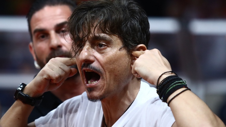 &Kappa;&Alpha;&Epsilon; &Pi;&alpha;&nu;&alpha;&theta;&eta;&nu;&alpha;ϊ&kappa;ό&sigmaf;: &laquo;&Xi;&epsilon;&gamma;&upsilon;&mu;&nu;ώ&theta;&eta;&kappa;&epsilon; &eta; &alpha;&lambda;ή&theta;&epsilon;&iota;&alpha;, &kappa;&alpha;&tau;&alpha;&rho;&rho;ί&phi;&theta;&eta;&kappa;&epsilon; &tau;&omicron; &alpha;&phi;ή&gamma;&eta;&mu;&alpha;, &pi;&rho;&omicron;&sigma;&phi;&epsilon;ύ&gamma;&omicron;&upsilon;&mu;&epsilon; &sigma;&tau;&omicron;&nu; &epsilon;&iota;&sigma;&alpha;&gamma;&gamma;&epsilon;&lambda;έ&alpha;&raquo; (vid)