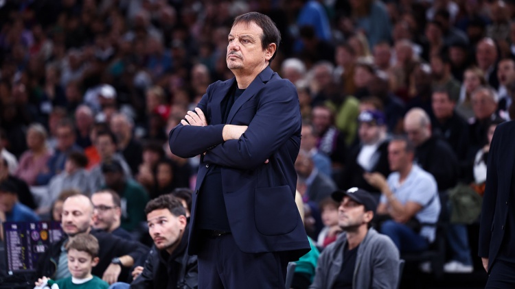 Ά&tau;&alpha;&mu;&alpha;&nu;: &laquo;Έ&nu;&alpha; &alpha;&pi;ό &tau;&alpha; &kappa;&alpha;&lambda;ύ&tau;&epsilon;&rho;&alpha; &pi;&rho;ά&gamma;&mu;&alpha;&tau;&alpha; &gamma;&iota;&alpha; &epsilon;&mu;ά&sigmaf; ή&tau;&alpha;&nu; &eta; &sigma;&upsilon;&nu;&epsilon;&iota;&sigma;&phi;&omicron;&rho;ά &tau;&omicron;&upsilon; &Phi;&alpha;&rho;ί&nu;&tau;&raquo;