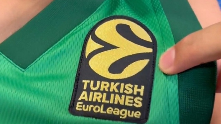 &Chi;&rho;&upsilon;&sigma;ό &tau;&omicron; &sigma;ή&mu;&alpha; &tau;&eta;&sigmaf; Euroleague &gamma;&iota;&alpha; &tau;&omicron;&nu; &pi;&rho;&omega;&tau;&alpha;&theta;&lambda;&eta;&tau;ή &Epsilon;&upsilon;&rho;ώ&pi;&eta;&sigmaf;, &Pi;&alpha;&nu;&alpha;&theta;&eta;&nu;&alpha;ϊ&kappa;ό (vid)