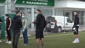 &Omicron;&iota; &laquo;&pi;&rho;ά&sigma;&iota;&nu;&omicron;&iota;&raquo; &mu;&alpha;&sigma;&kappa;&omicron;&phi;ό&rho;&omicron;&iota; &sigma;&tau;&omicron; &Kappa;&omicron;&rho;&omega;&pi;ί &mu;&epsilon;&tau;ά &alpha;&pi;ό 52 &eta;&mu;έ&rho;&epsilon;&sigmaf; (vid)