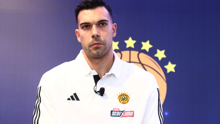 &Sigma;&lambda;&omicron;ύ&kappa;&alpha;&sigmaf;: &laquo;&Zeta;&omicron;ύ&mu;&epsilon; &tau;&omicron; &tau;ώ&rho;&alpha;, ό&chi;&iota; &tau;&omicron; &pi;&alpha;&rho;&epsilon;&lambda;&theta;ό&nu; &kappa;&alpha;&iota; &tau;&omicron; &tau;ώ&rho;&alpha; &epsilon;ί&nu;&alpha;&iota; &nu;&alpha; &pi;ά&rho;&omicron;&upsilon;&mu;&epsilon; &tau;&omicron; &pi;&rho;&omega;&tau;ά&theta;&lambda;&eta;&mu;&alpha;&raquo;