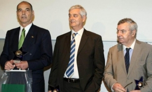 &Nu;έ&alpha; &alpha;&nu;&alpha;&kappa;&omicron;ί&nu;&omega;&sigma;&eta; &epsilon;&pi;ί&theta;&epsilon;&sigma;&eta; &tau;&omega;&nu; &pi;&alpha;&lambda;&alpha;&iota;&mu;ά&chi;&omega;&nu;