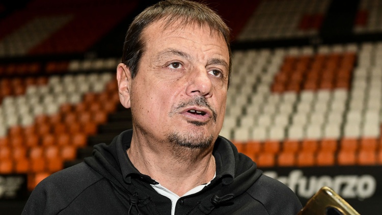 &Alpha;&tau;&alpha;&mu;ά&nu;: &laquo;&Sigma;&tau;&omicron; 50-50 &omicron;&iota; &pi;&iota;&theta;&alpha;&nu;ό&tau;&eta;&tau;&epsilon;&sigmaf; &nu;&alpha; &pi;&alpha;ί&xi;&epsilon;&iota; &omicron; &Sigma;&lambda;&omicron;ύ&kappa;&alpha;&sigmaf;&raquo;