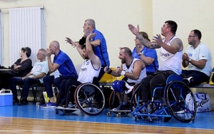 &Nu;ί&kappa;&eta; &mu;&epsilon; &kappa;&omicron;&rho;&upsilon;&phi;&alpha;ί&omicron; &tau;&omicron;&nu; &Mu;&alpha;&rho;&tau;&sigma;ά&kappa;&eta;