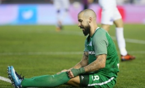 &Mu;&omicron;&lambda;ί&nu;&sigmaf;: &laquo;&Tau;&iota;&mu;ή &mu;&omicron;&upsilon; &pi;&omicron;&upsilon; &phi;ό&rho;&epsilon;&sigma;&alpha; &tau;&eta; &phi;&alpha;&nu;έ&lambda;&alpha; &tau;&omicron;&upsilon; &Pi;&alpha;&nu;&alpha;&theta;&eta;&nu;&alpha;ϊ&kappa;&omicron;ύ&raquo; (pics)