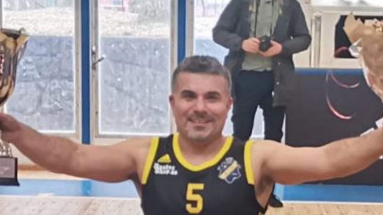 &Pi;ή&rho;&epsilon; &tau;&omicron;&nu; &Mu;&pi;&epsilon;&sigma;&iota;&tau;&omicron;ύ&nu; &Chi;&alpha;&nu;&tau;ί &Alpha;&chi;&mu;έ&nu;&tau; &omicron; &Pi;&alpha;&nu;&alpha;&theta;&eta;&nu;&alpha;ϊ&kappa;ό&sigmaf;