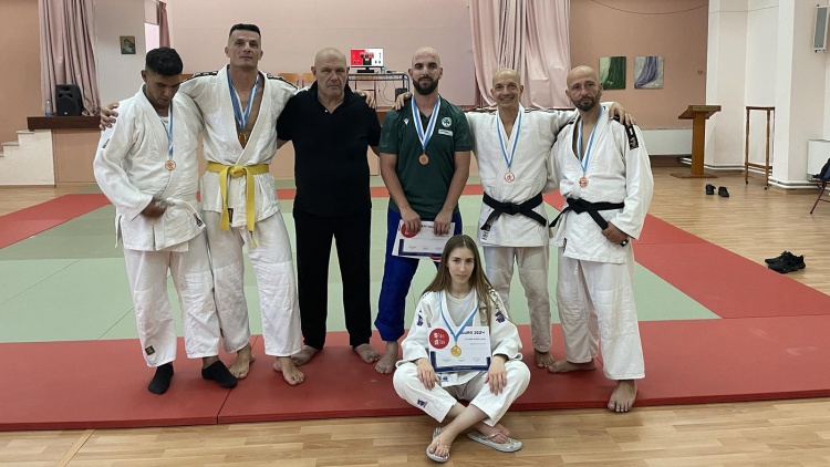 &Delta;ύ&omicron; &mu;&epsilon;&tau;ά&lambda;&lambda;&iota;&alpha; &sigma;&tau;&omicron; &tau;&zeta;&omicron;ύ&nu;&tau;&omicron; &tau;&upsilon;&phi;&lambda;ώ&nu; &gamma;&iota;&alpha; &tau;&omicron;&nu; &Pi;&alpha;&nu;&alpha;&theta;&eta;&nu;&alpha;ϊ&kappa;ό!