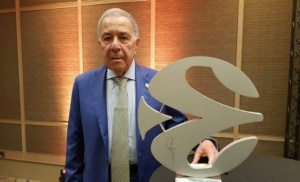 &Sigma;&upsilon;&nu;&epsilon;&chi;ά&rho;&eta; &tau;&omicron;&nu; &Mu;&iota;&zeta;&rho;ά&chi;&iota; &omicron; &Pi;&alpha;&nu;&alpha;&theta;&eta;&nu;&alpha;ϊ&kappa;ό&sigmaf; (pic)